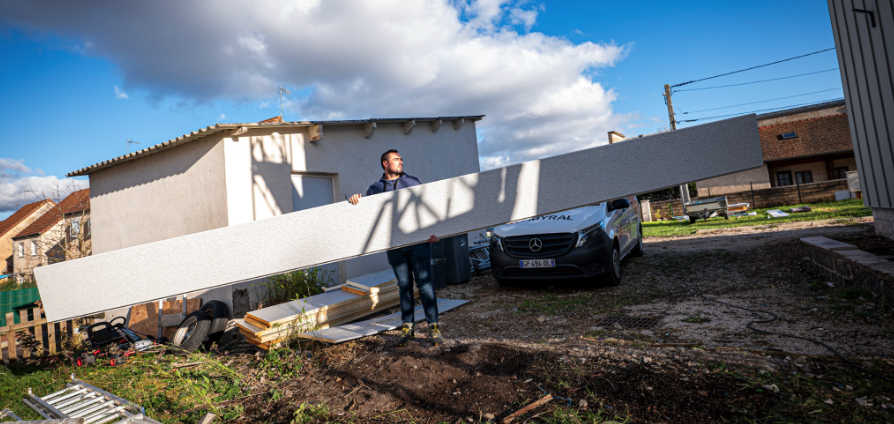Revêtement de façade moderne avec habillage extérieur et amélioration de l’isolation