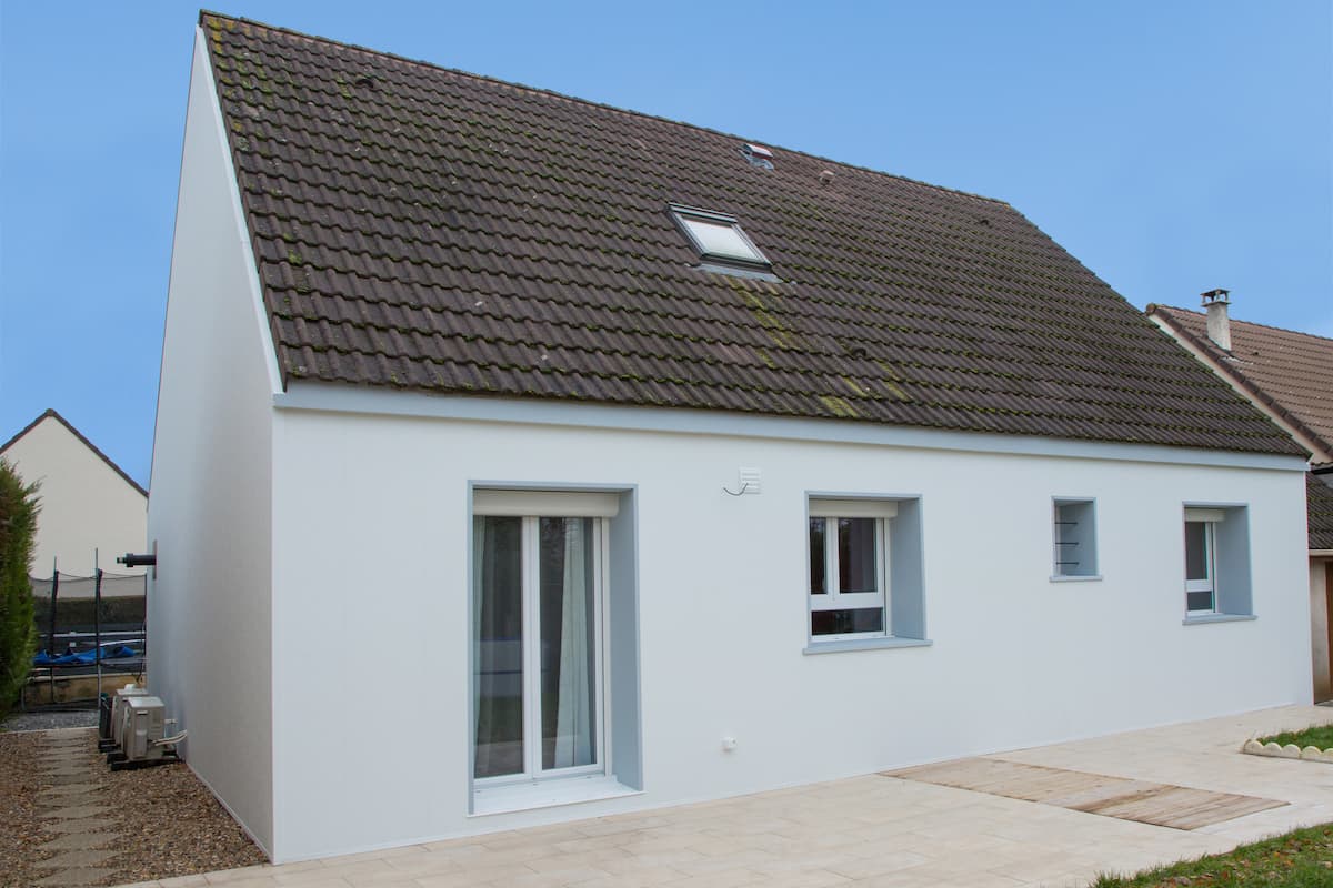 Isolation d'une façade de maison terminée