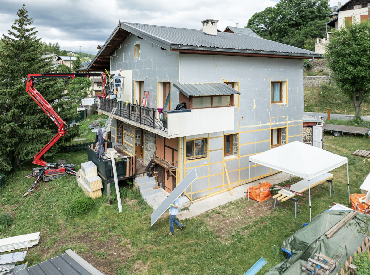 pose-panneaux-ite-uniso-facade-chantier