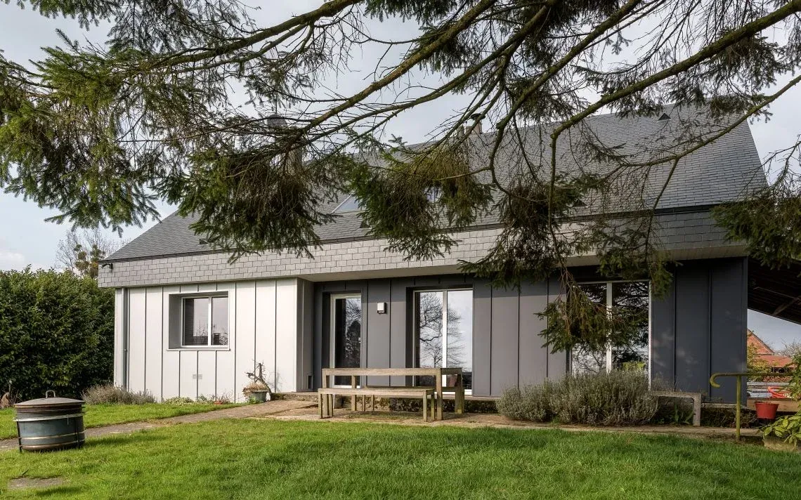 embelissement et Isolation par l’extérieur de 3 façades d'une maison des années 70