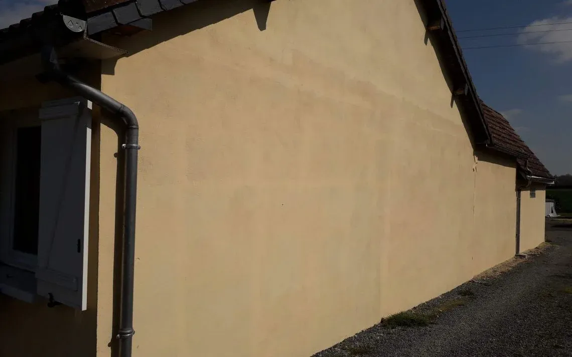 Isolation thermique et embellissement d'un pignon d'une maison des années 80