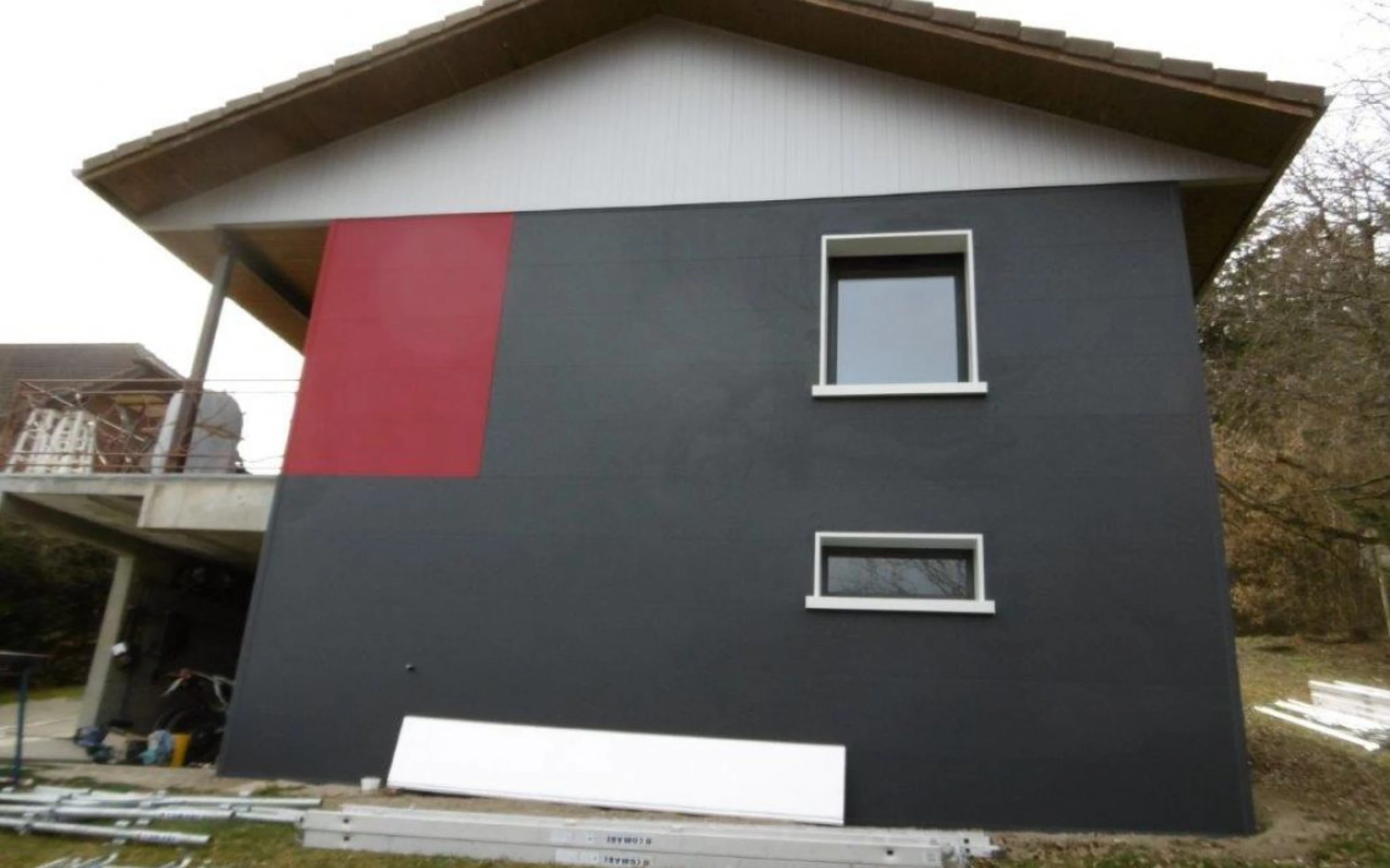 Une maison des années 80, plus moderne et mieux protégée
