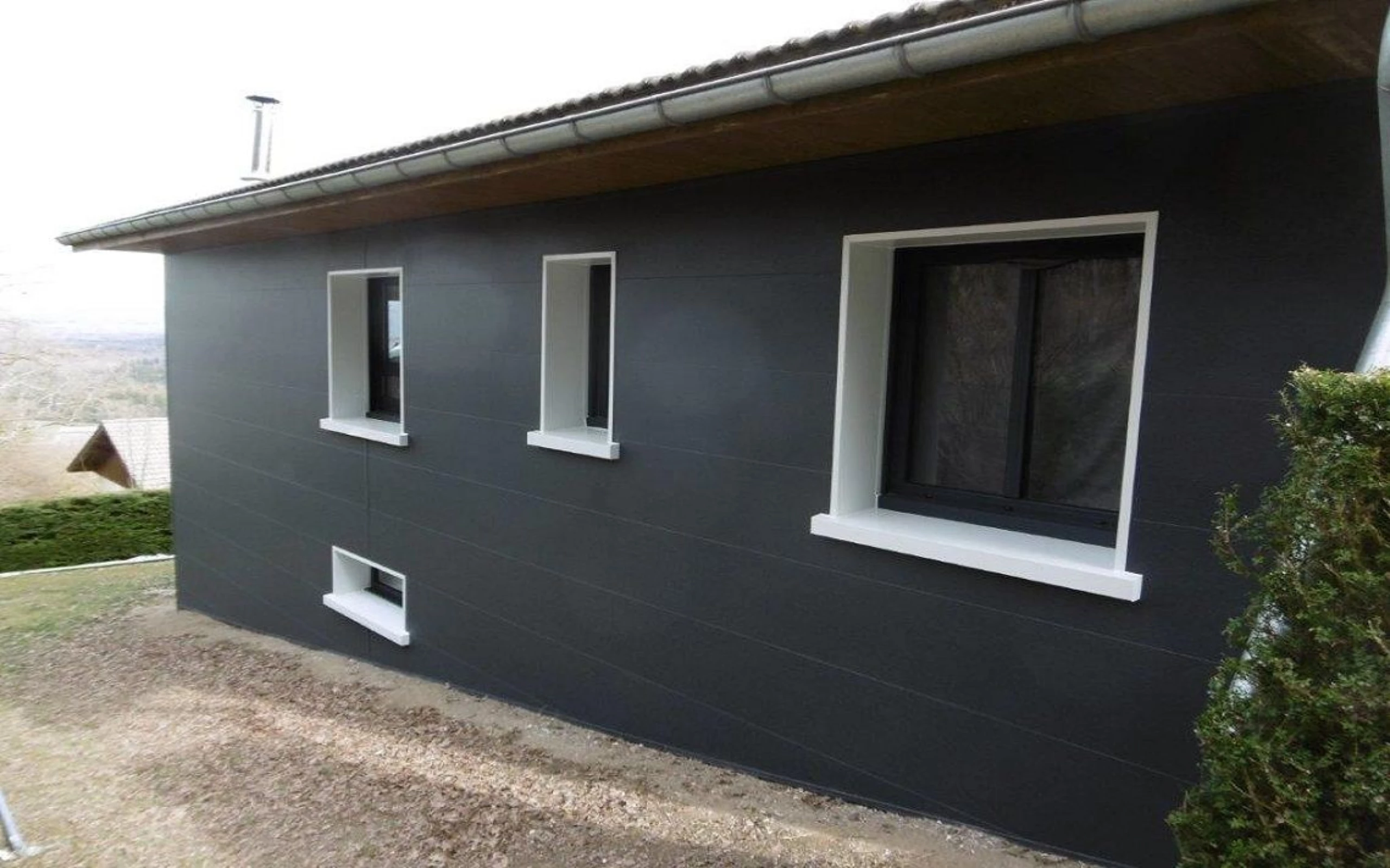 Une maison des années 80, plus moderne et mieux protégée