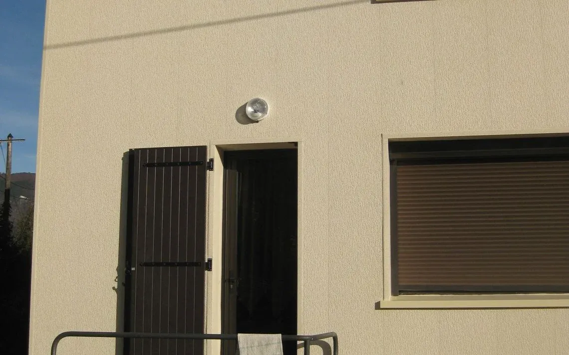 Isolation extérieure et protection de façades d'une maison datant des années 70
