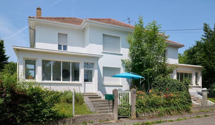 Isoler sa maison avec Uniso, c’est transformer des déchets en façade durable. Comment ? Suivez le guide !